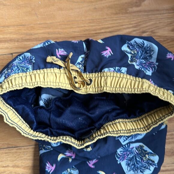 Patagonia M boys long swim trunks blue and yellow print lines pockets great cond - Picture 6 of 6